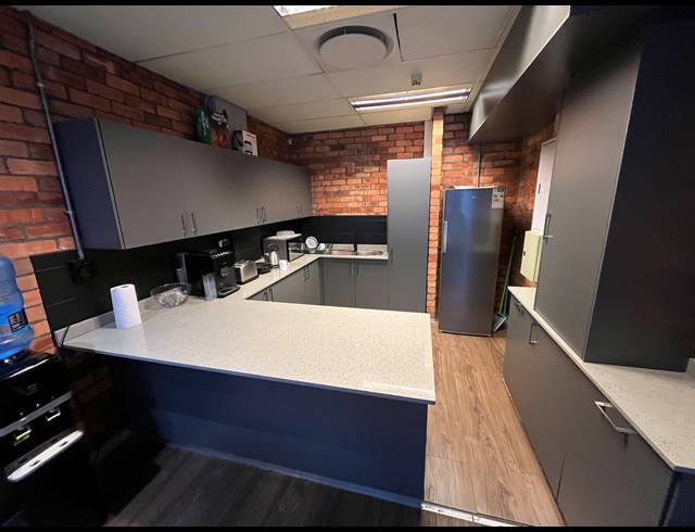 190M² OFFICE TO LET IN GREEN POINT